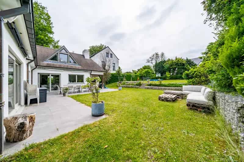 Villa met vier slaapkamers in Wezembeek-oppem