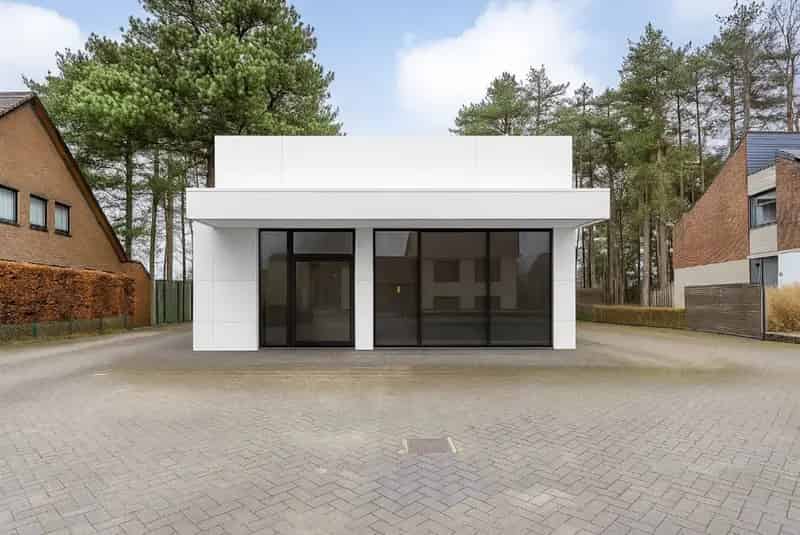 Ruim handelspand + 2 vakantiewoningen.