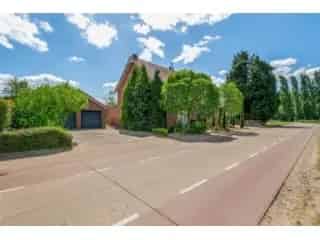 Huis te koop Baarle-Hertog - Landelijke woning met garage en zonnepanelen