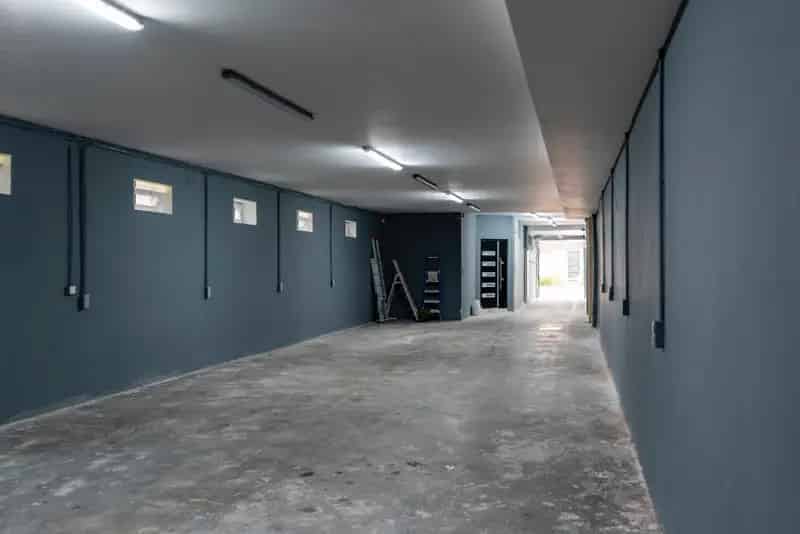 Atelier, magazijn, garage voor 10 auto’s