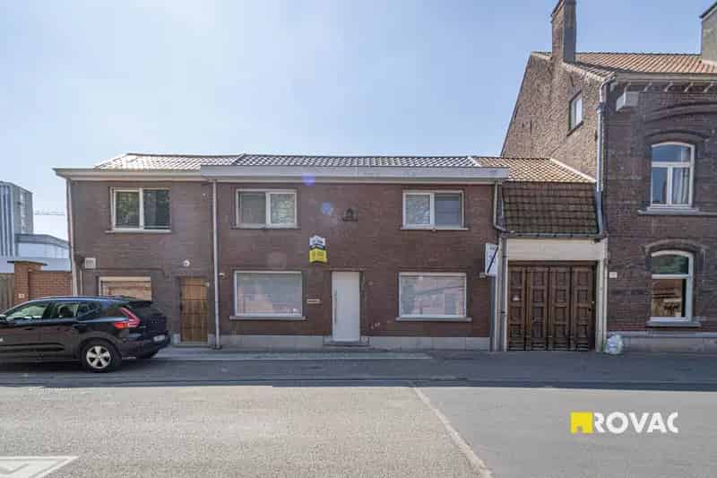 Ruime woning met 3 slaapkamers en dakterras in centrum Roeselare