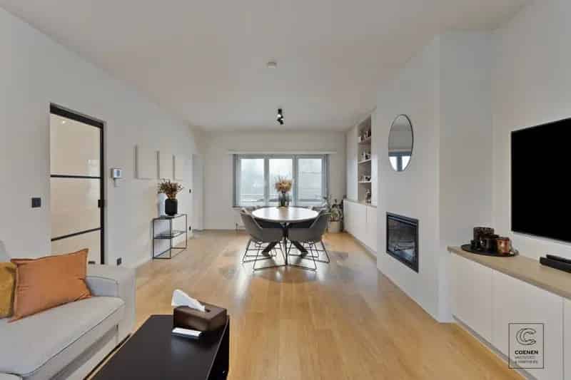 Prachtig gerenoveerde woning met 3 slaapkamers op een uitstekende locatie te Brasschaat!