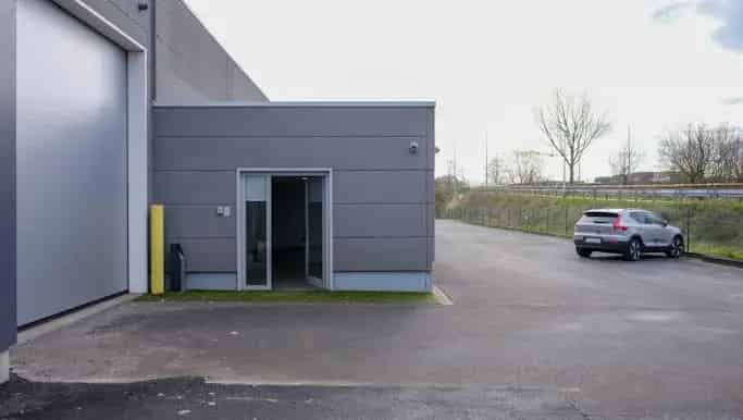Magazijn met bureel te huur in Noordkaai 1, Izegem - Dewaele