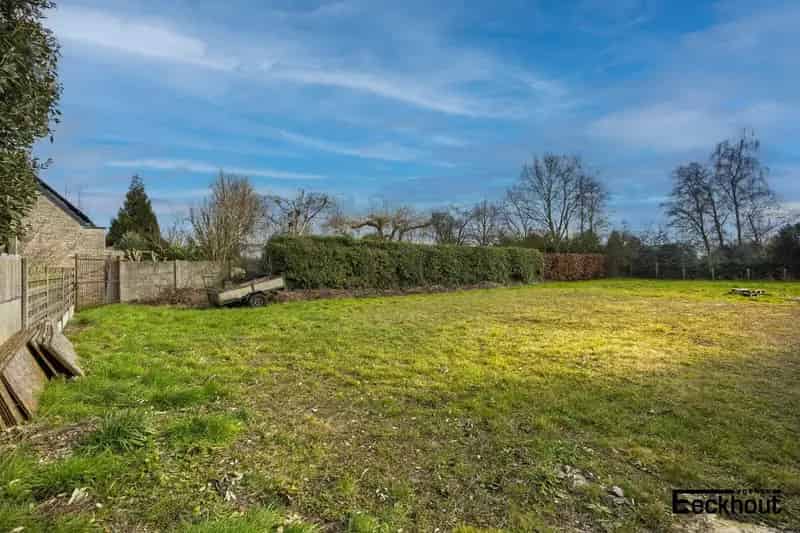 Inwaarts gelegen perceel bouwgrond