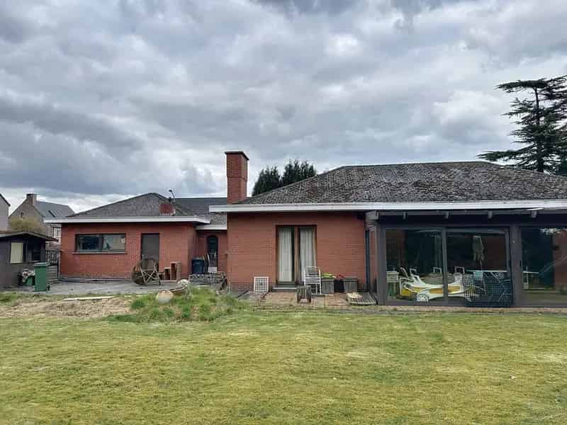 Bouwgrond/af te breken woning met zuidtuin nabij de A12