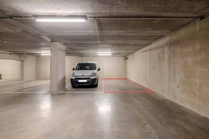 Ondergrondse autostaanplaatsen (nr11, nr12) in Lille