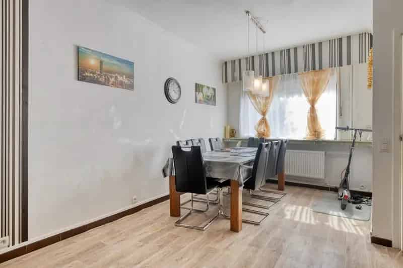 Huis te huur: Gerenoveerde gezinswoning 4 slaapkamers garage terras