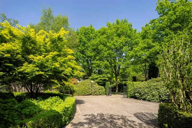 Ruime villa op 1.150 m² in gegeerde woonwijk Vriesdonk