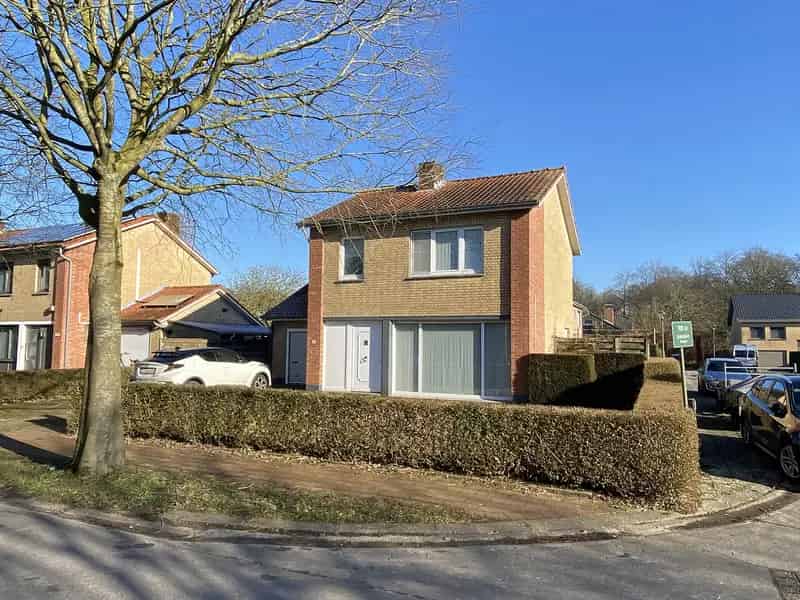 Huis te Huur Brugge: Familievriendelijke woning met garage en tuin