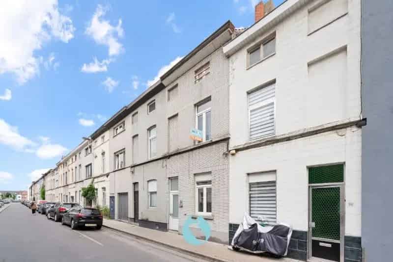 Ruime woning met 4 slaapkamers en grote tuin