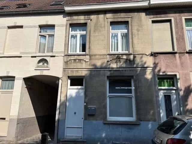 Huis te Koop Kortrijk 2 Slaapkamers Te renoveren