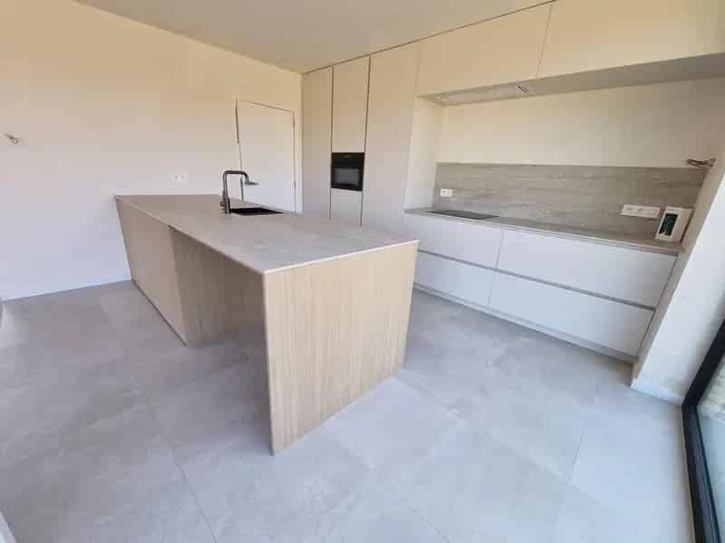 Prachtig, volledig afgewerkte nieuwbouw woning. Rustige ligging.