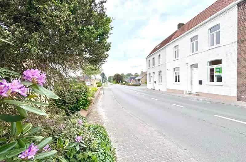 GERENOVEERDE WONING MET 3 SLPKS, TERRAS EN PARKING
