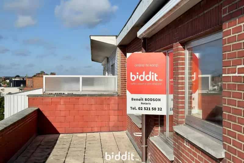 Het appartement « 6AB » op de 6e verd. en de garage nr 9-10