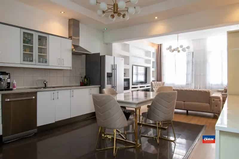 Ruime woning op toplocatie met 4 slaapkamers, 3 keukens en 3 badkamers