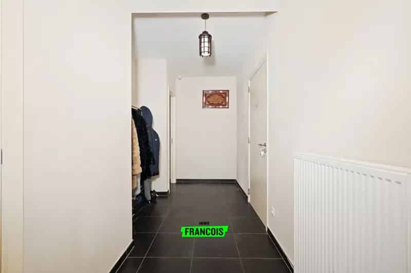 Prachtig instapklaar appartement met 3 slaapkamers te Schaarbeek
