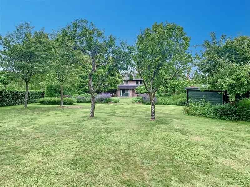 Unieke villa met prachtige tuin op 22a