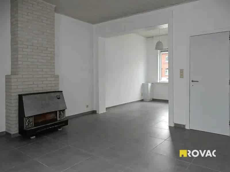 Huis te huur Roeselare: Gerenoveerde Rijwoning met Grote Tuin