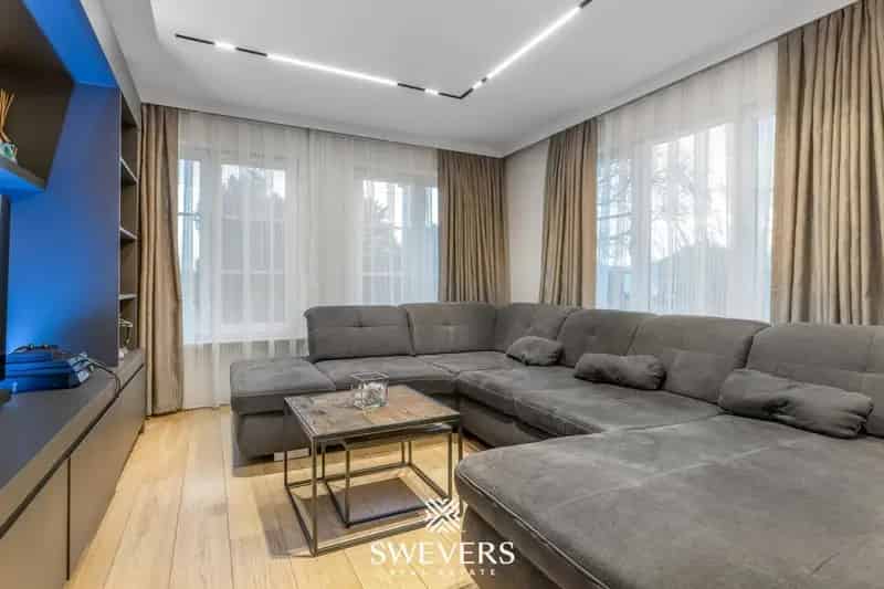 Villa met zwembad en poolhouse op 14a 40ca te Sint-Truiden