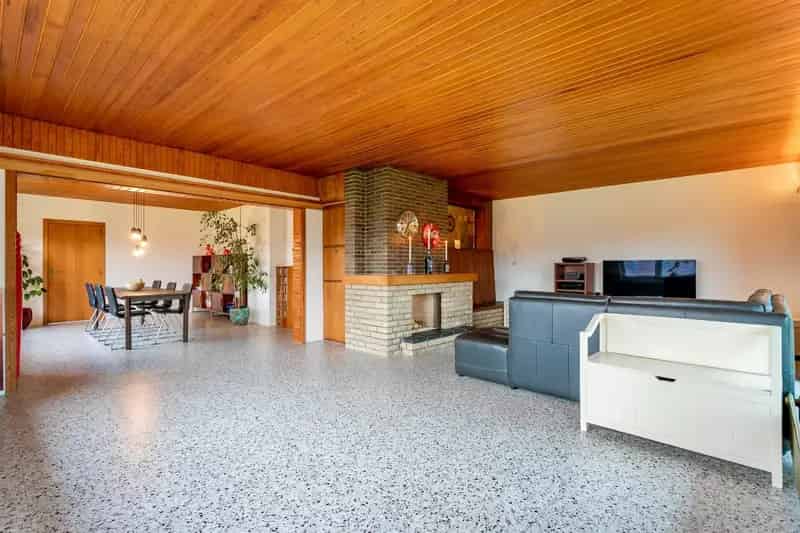 Woning te koop op +45are met 4 slpks, dubbele garage, kelder en tuin