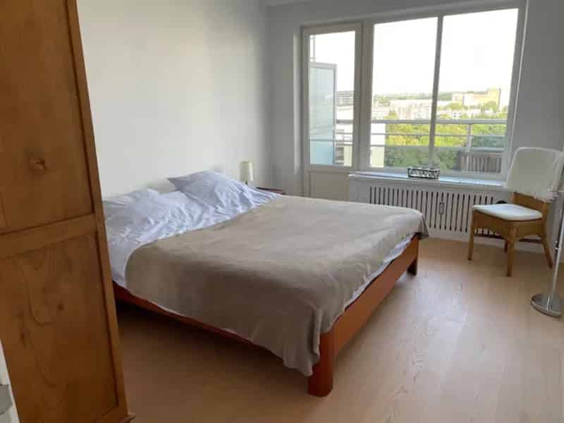 BERCHEM -  Gemeubeld appartement in gerenoveerd gebouw