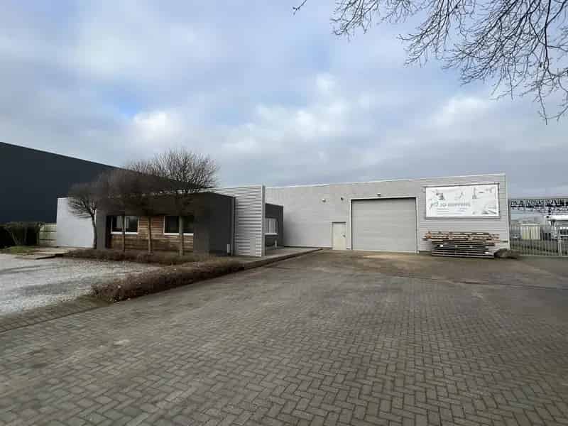 BEDRIJFSGEBOUW MET KANTOOR IN HEUSDEN-ZOLDER/LUMMEN