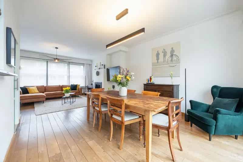 Bel-etage met garage en gezellige tuin op top locatie