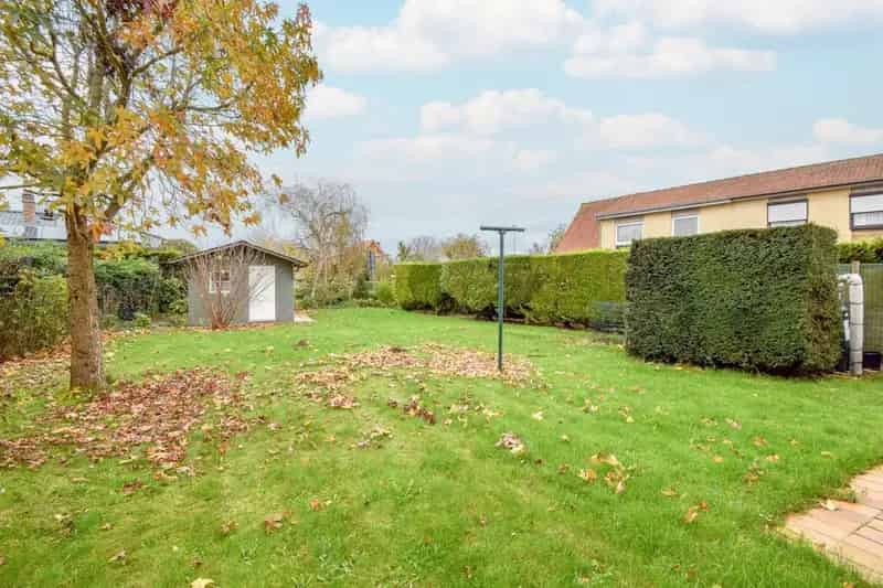 Halfopen woning met 4 slaapkamers en garage in rustige woonwijk te Leffinge