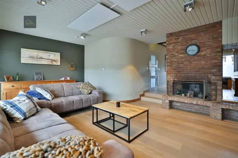 Bel-etage Borsbeek: Ruime woning met tuin, garage en werkruimte
