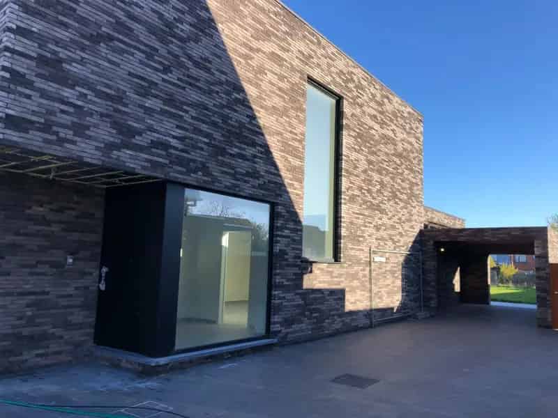 Recente 4-slpk nieuwbouw-ééngezinswoning + tuin & carport