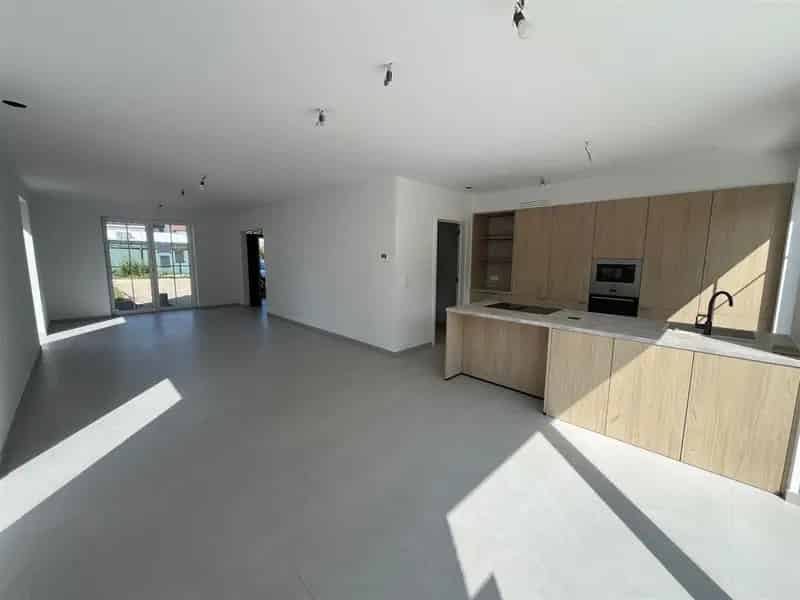Prachtige nieuwbouw 3-gevel op rustige locatie