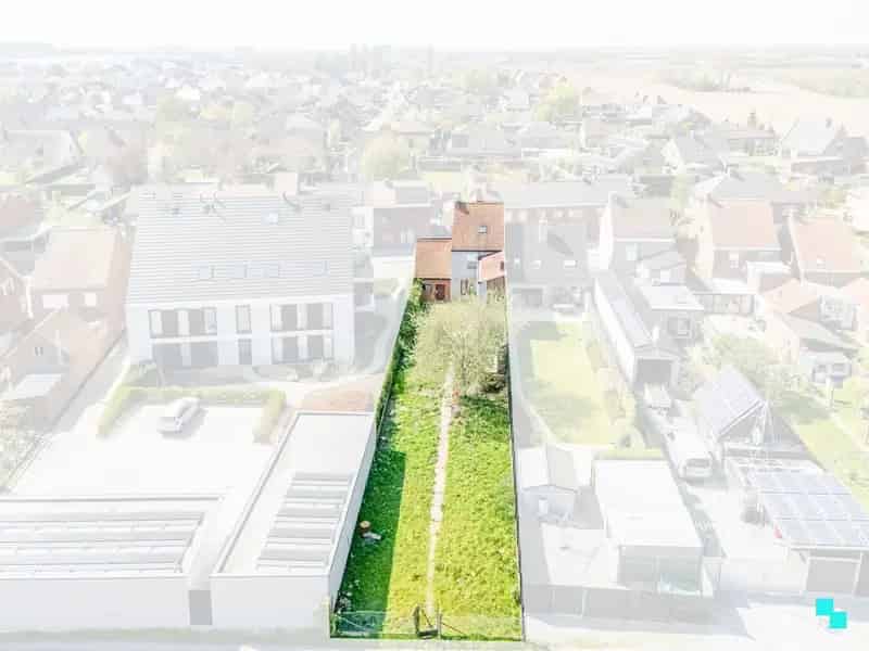 Eéngezinswoning met achteruitweg op ruim perceel te Ardooie