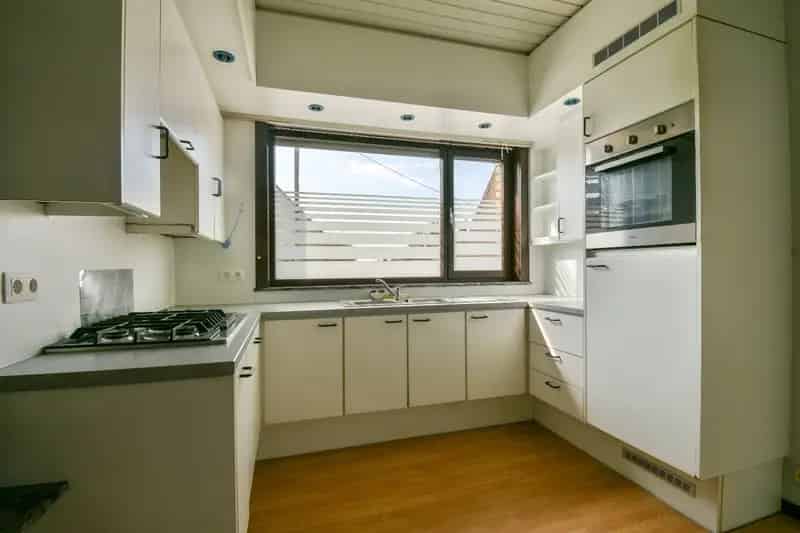 Halfopen bebouwing met renovatiepotentieel!