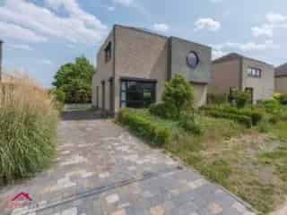 Huis te koop Neeroeteren - 3 slaapkamers - Volledig onderkelderd