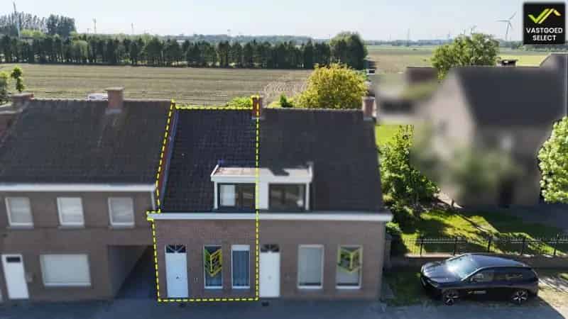 Vastgoed Select: Rijwoning met westgerichte tuin, open zicht, garage en 2 slaapkamers in Eeklo