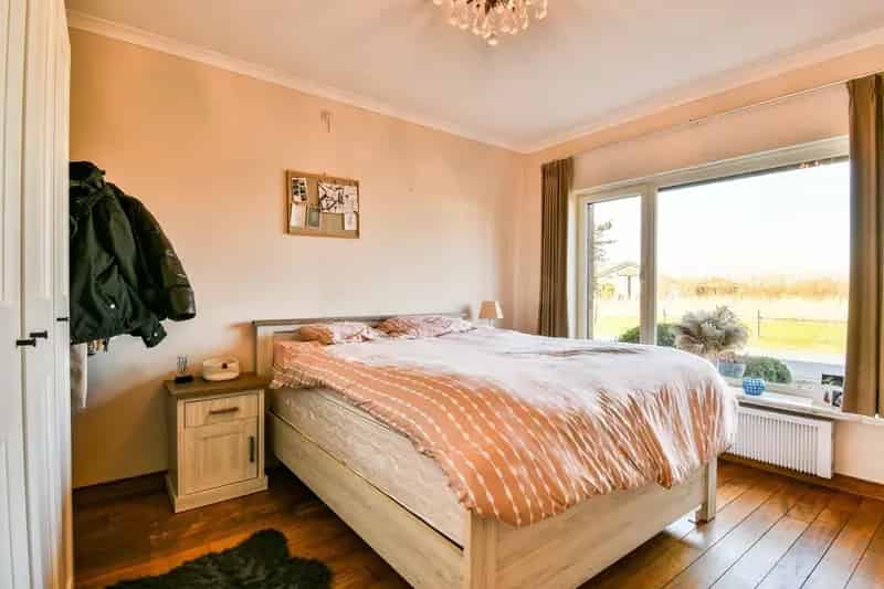 Karaktervolle villa met loodsen te koop in Torhout!