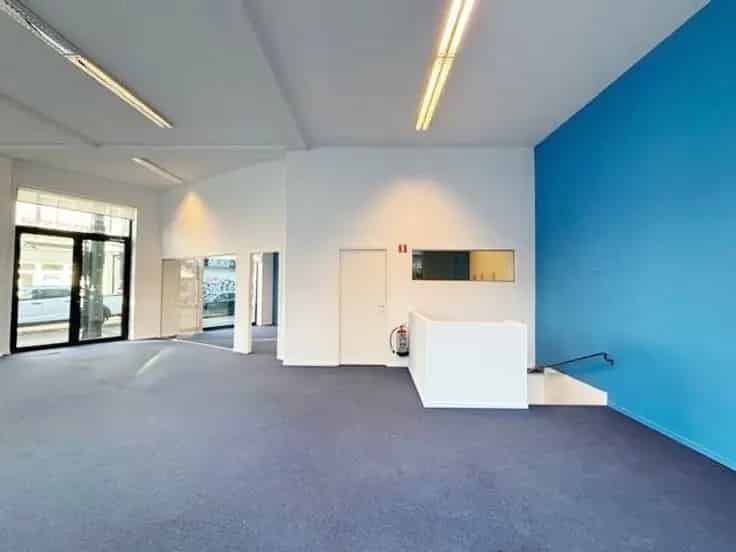TOP GELEGEN COMMERCIEEL PAND HOEKLOCATIE