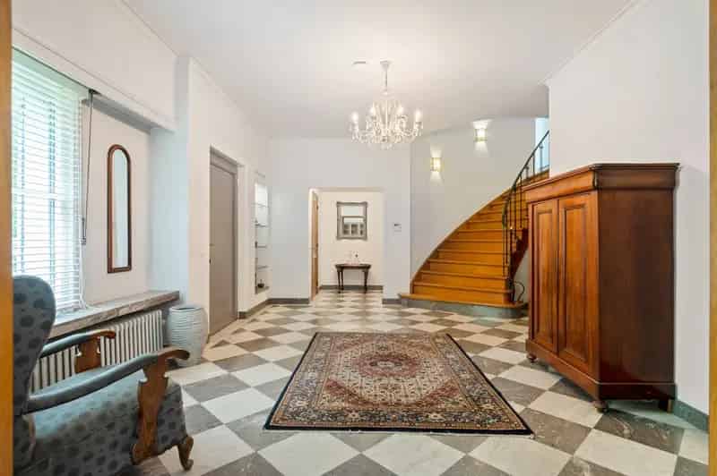 Exclusieve villa in Brasschaat op een groen perceel van ca. 2670m²