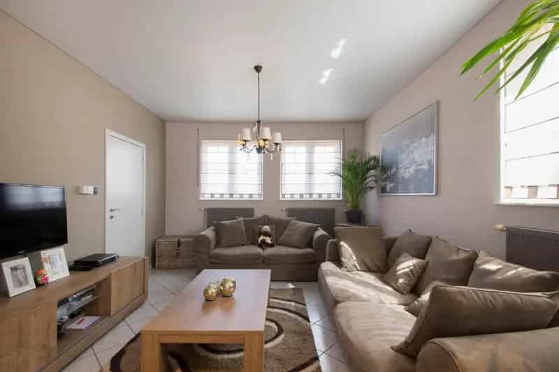 Ruime woning met 4 slaapkamers en tuin+ volledige kelder.