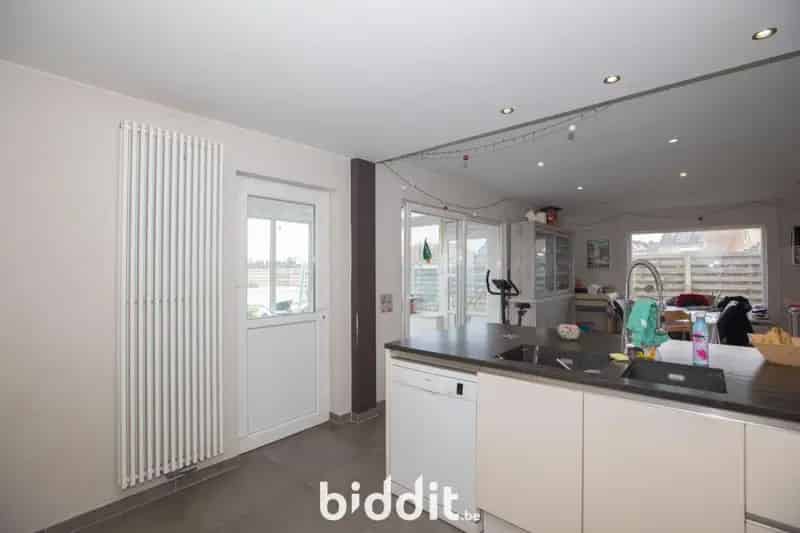 RUIME WONING MET 4 SLAAPKAMERS, GROTE TUIN & GARAGE