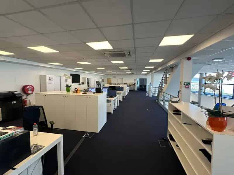 TE HUUR Bedrijfsgebouw te Wilrijk