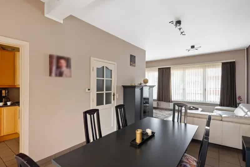 Functionele beletage met ruime vierde kamer / studio op gelijkvloers.