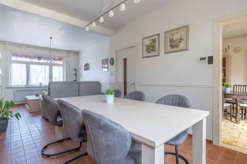 Charmante woning met 3 slaapkamers op 490 m²