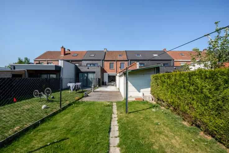 Te renoveren Rijwoning met Tuin en Doorgang
