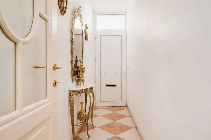 Instapklare woning met 3 slpks nabij station.