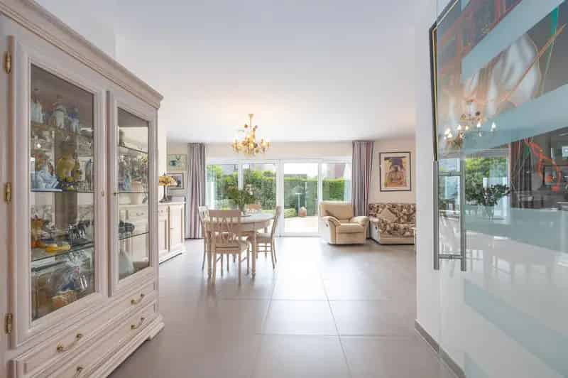Huis te koop Oostende: Jonge Villa met Tuin Garage en Carport