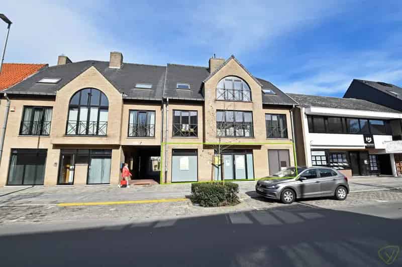 Ruim handelspand te huur in het centrum van Waarschoot!