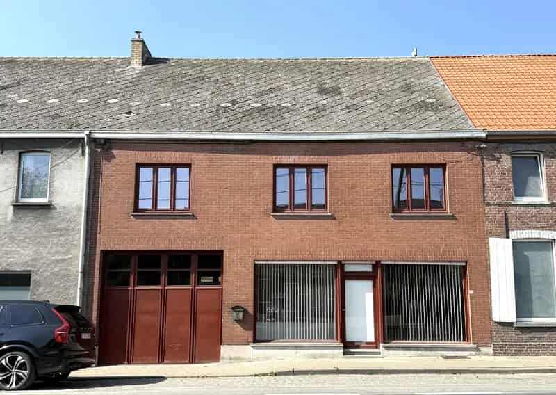 Huis te huur: Degelijke woning met atelier en tuin