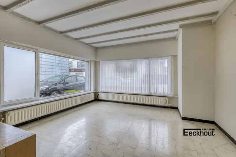 Halfopen bungalow met prachtige tuin en garage!