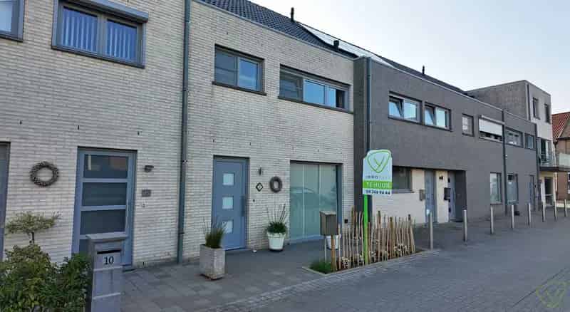Ruime gezinswoning met dubbele garage en zonnige tuin in Eeklo!